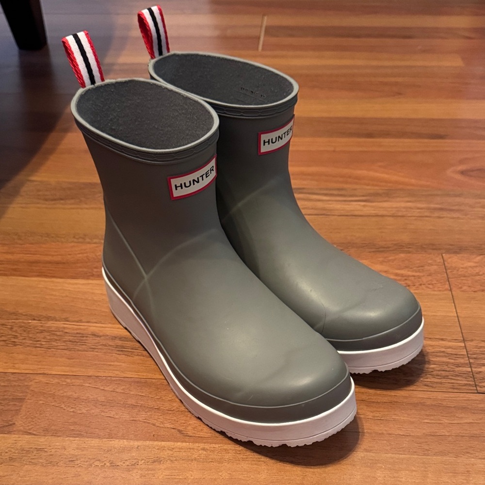 Hunter Women Gray and White Rain Boots